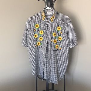 Gingham button down with embroidery daisies
